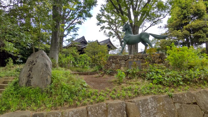 池月の像
