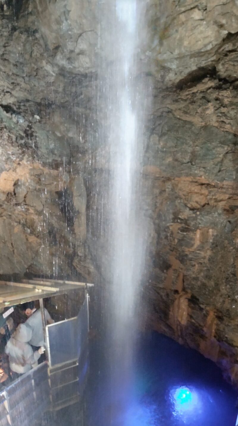 竜ヶ岩洞の滝