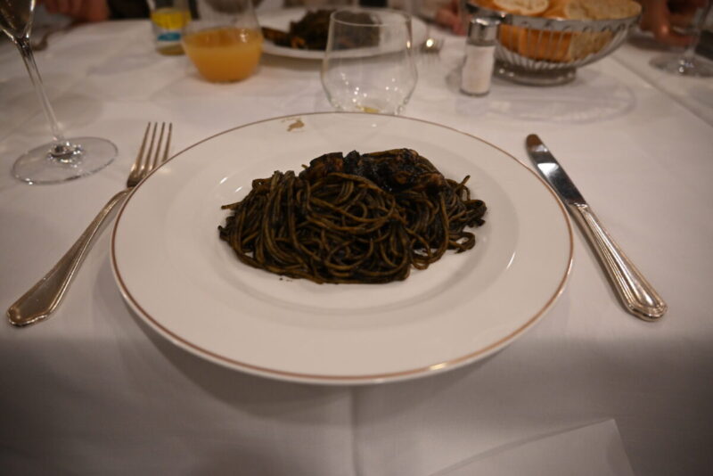 Al Colomboのイカ墨パスタ