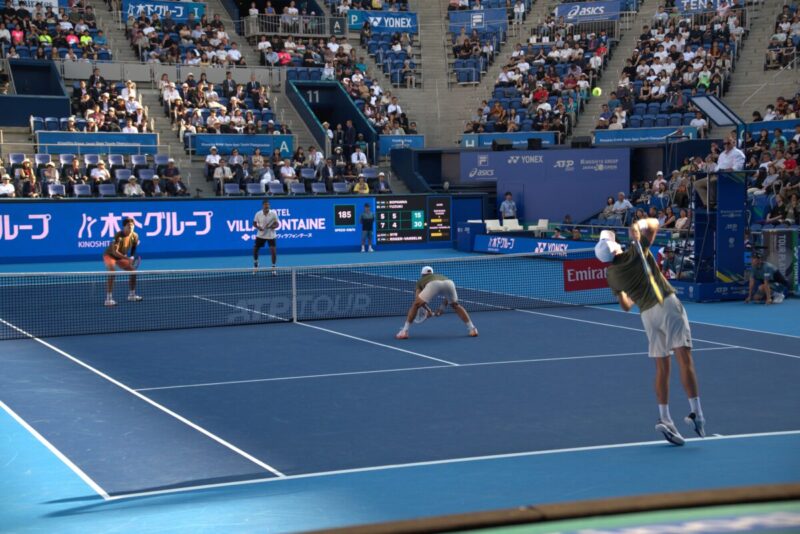 ジャパンオープン2025ダブルス決勝ロジェ＝バセラン選手サーブ