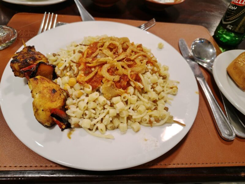 Tasty House Egypt restaurantコシャリとシシタウーク(鶏肉の串焼き料理)